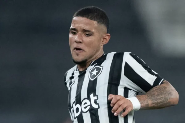 Justino: a joia de 20 anos que virou muralha no Botafogo
