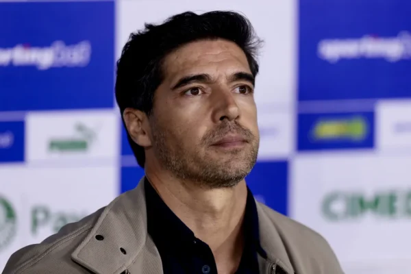 Abel Ferreira define time titular do Palmeiras para volta contra o Coritiba
