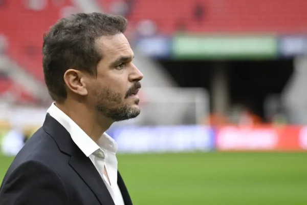 Diretor do Vasco revela plano e admite aumento de investimento: ‘Janela é longa’