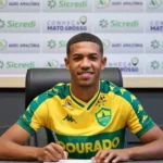 Flamengo mira joia de 17 anos do Cuiabá e busca mais um centroavante