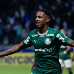Palmeiras dá chapéu em 174 milhões e segura joia Allan