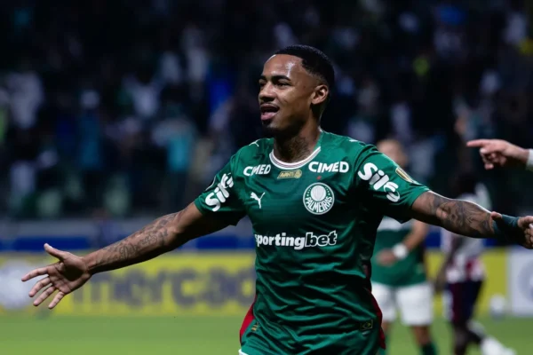 Palmeiras dá chapéu em 174 milhões e segura joia Allan