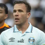 Corinthians recua: pedido salarial de Arthur inviabiliza negócio