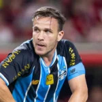 Salário de R$ 2,5 milhões trava ida de Arthur ao Corinthians após saída do Grêmio