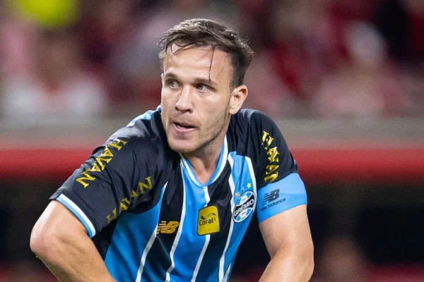 Salário de R$ 2,5 milhões trava ida de Arthur ao Corinthians após saída do Grêmio