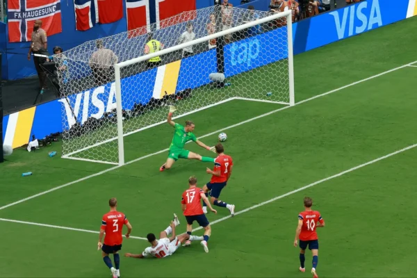 FIFA quebra silêncio sobre gol polêmico de Bellingham na Copa
