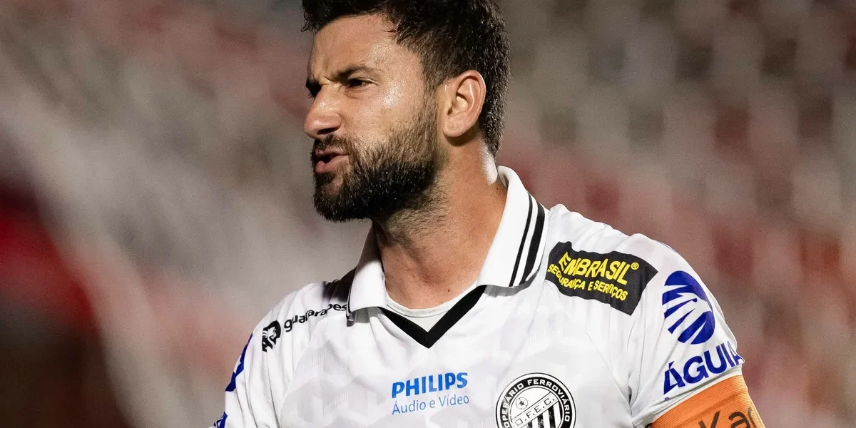 Boschilia na mira? Vasco avalia meia destaque do Operário-PR