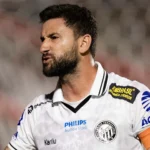 Boschilia na mira? Vasco avalia meia destaque do Operário-PR