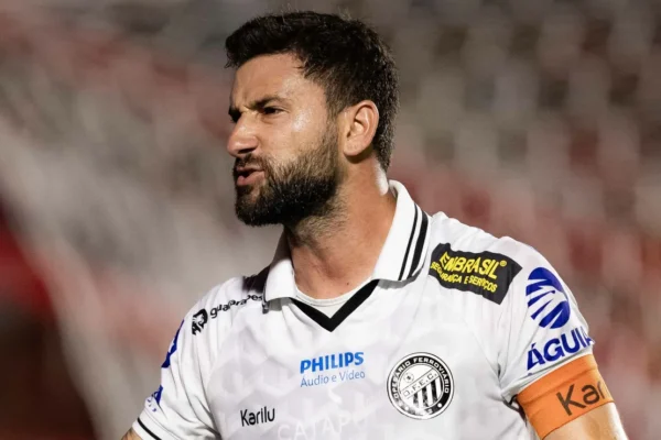 Boschilia na mira? Vasco avalia meia destaque do Operário-PR