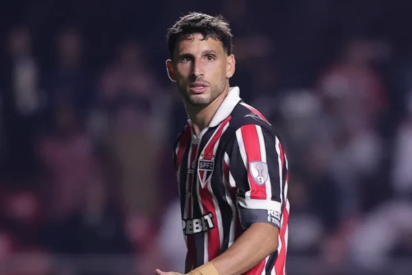 Calleri trava renovação no São Paulo por pedida salarial alta