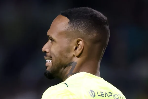 Falha bizarra de Carlos Miguel faz Palmeiras perder e viraliza na web