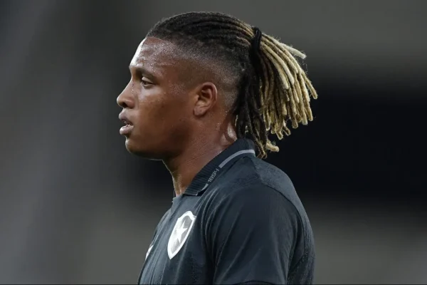 Danilo trava no Botafogo e adia sonho do Palmeiras após 13º jogo