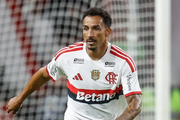 Danilo expõe crise tática no Flamengo e cobra autocrítica no elenco
