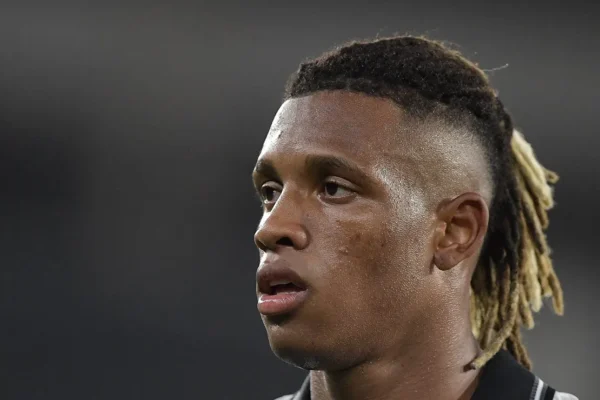 Palmeiras topa pagar R$ 205 milhões por Danilo; volante decide semana que vem