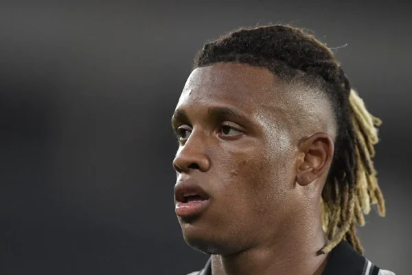 Botafogo desiste de vender Danilo ao Palmeiras; volante fica para pegar o Vitória
