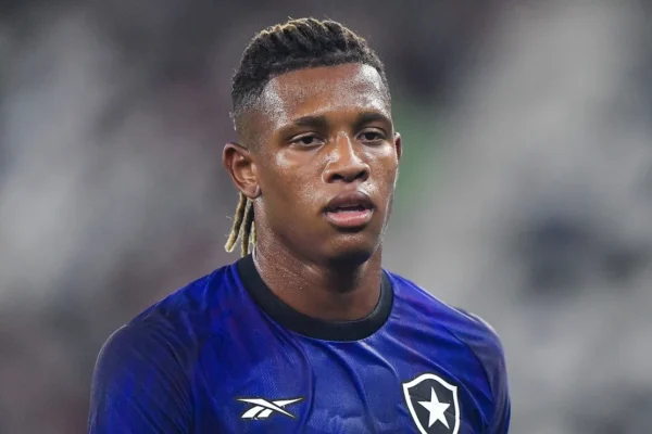 Danilo na mira da Europa: Botafogo exige €35 milhões e recusa Palmeiras
