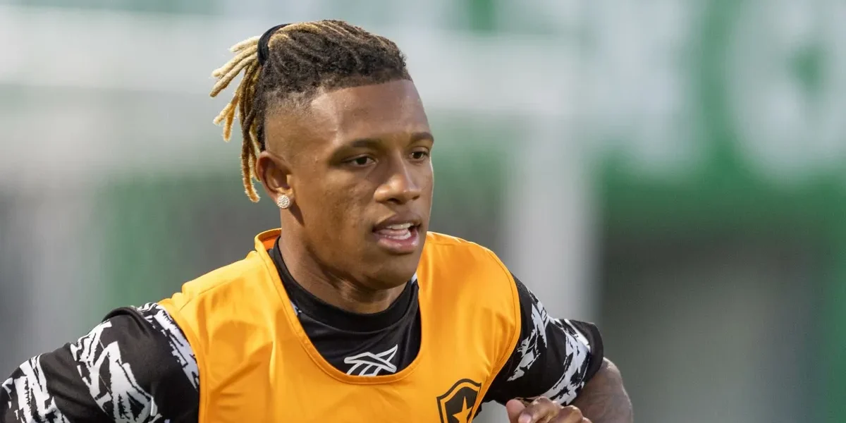 Botafogo debocha do Palmeiras após Danilo atingir 13 jogos no Brasileirão
