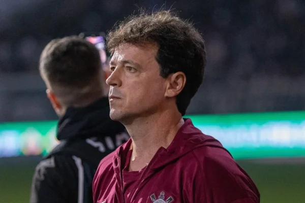 Diniz dispara alerta no Corinthians mesmo após goleada: ‘Intensidade caiu’