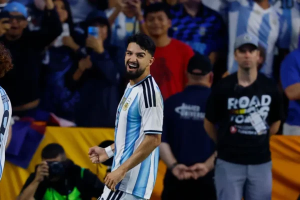 Flaco López revela detalhe do acaso que manteve Julián Álvarez em campo e garantiu vitória