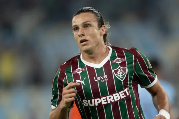 Fluminense na mira: John Kennedy e Canobbio podem pintar fora da janela
