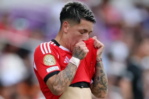 Imprensa argentina detona Flamengo por tratamento a Prestianni: ‘Repreensível’