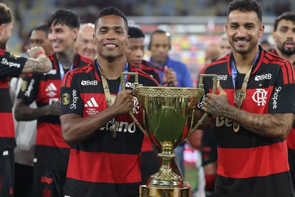 Alex Sandro pode virar zagueiro no Flamengo e clube já planeja novo lateral