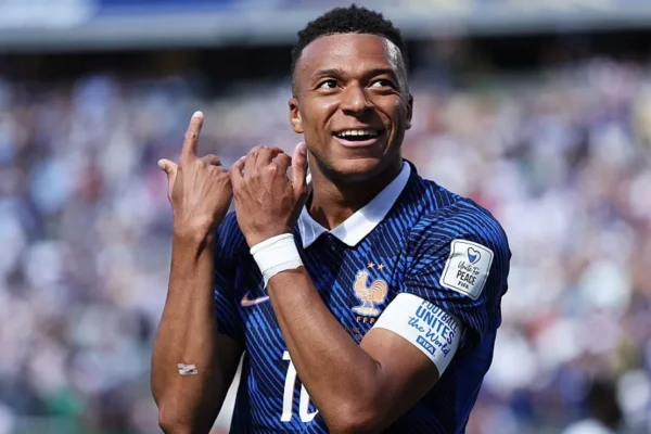 Mbappé iguala Haaland na artilharia, França despacha Suécia e encara Paraguai
