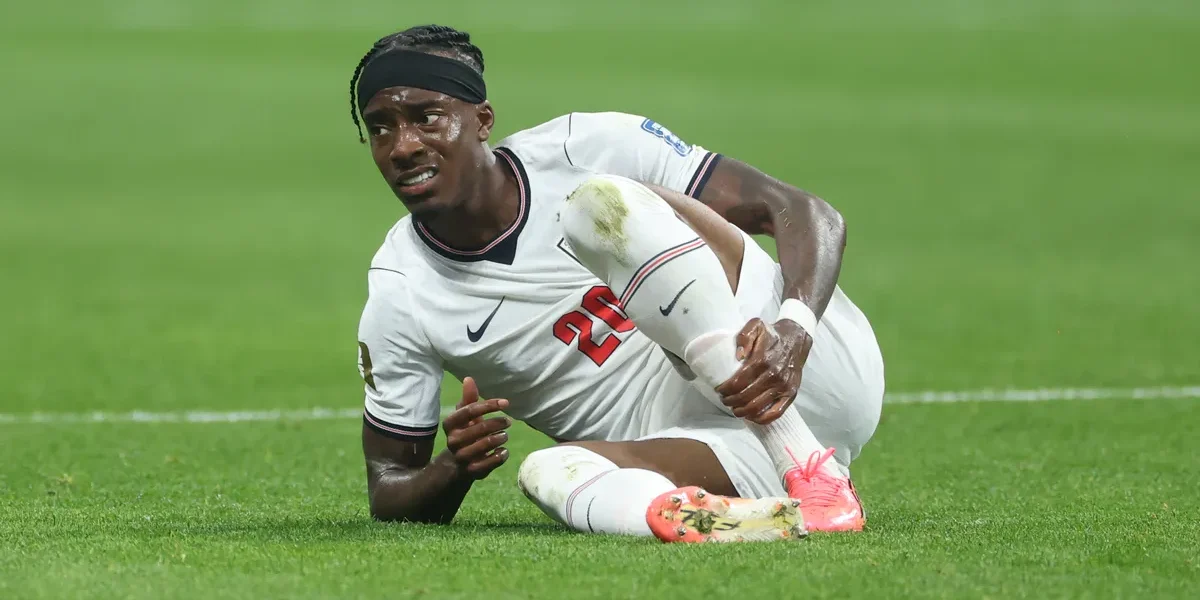 Ibrahimovic detona Madueke: ‘Jogou pior que um cabo de câmera’