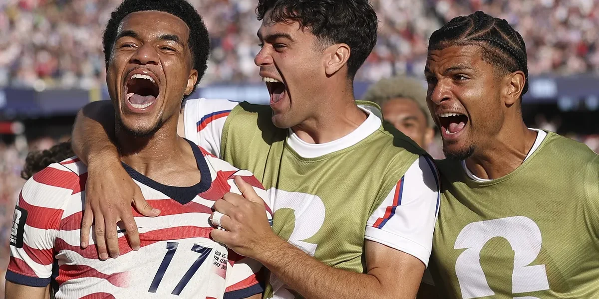 EUA com 10 homens: vitória dramática sobre Bósnia e vaga nas oitavas