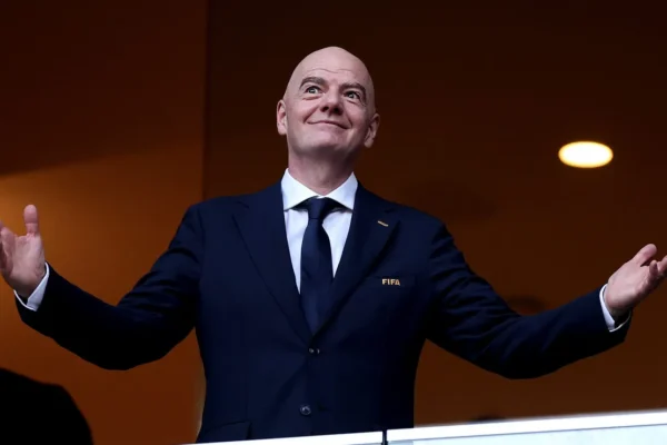 Infantino admite que ‘sofreu’ com sufoco da Argentina: ‘Coração com vocês’