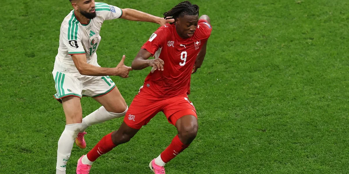 Jovem Manzambi brilha e Suíça atropela Argélia na Copa 2026