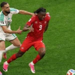 Jovem Manzambi brilha e Suíça atropela Argélia na Copa 2026