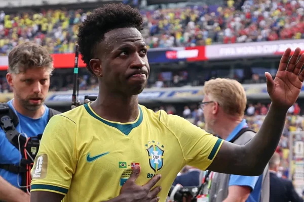 Vini Jr manda recado a Neymar e jura recolocar o Brasil no topo após eliminação