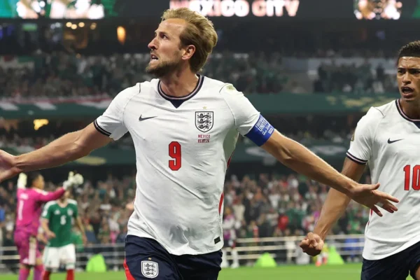 Inglaterra vence México em jogo louco e vai às quartas da Copa