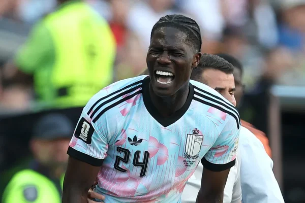 Amadou Onana fora da Copa: lesão grave no joelho confirmada