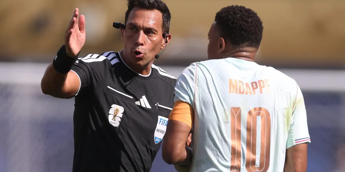 PC de Oliveira explica: mão de Rabiot não invalida gol da França contra Marrocos