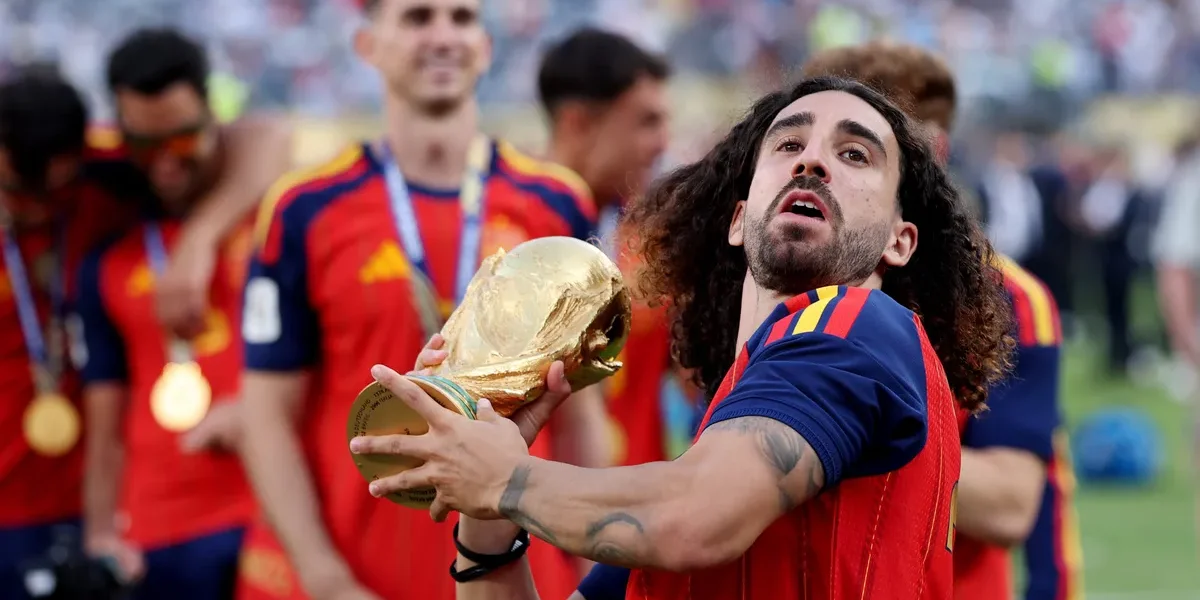 Cucurella vai tatuar rosto do técnico após título? Lateral confirma aposta