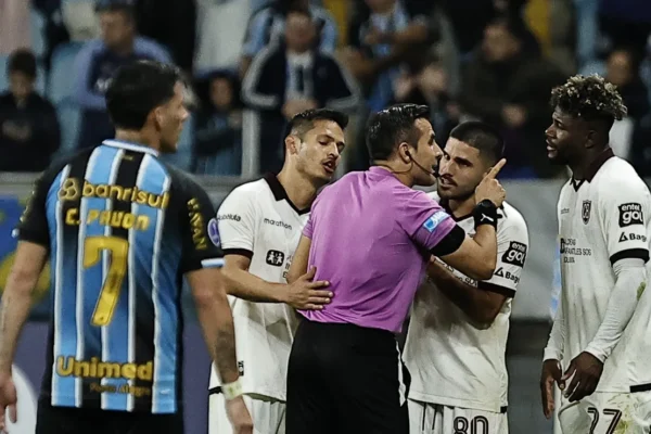 Grêmio cai de novo para o Bolívar e dá adeus à Sul-Americana