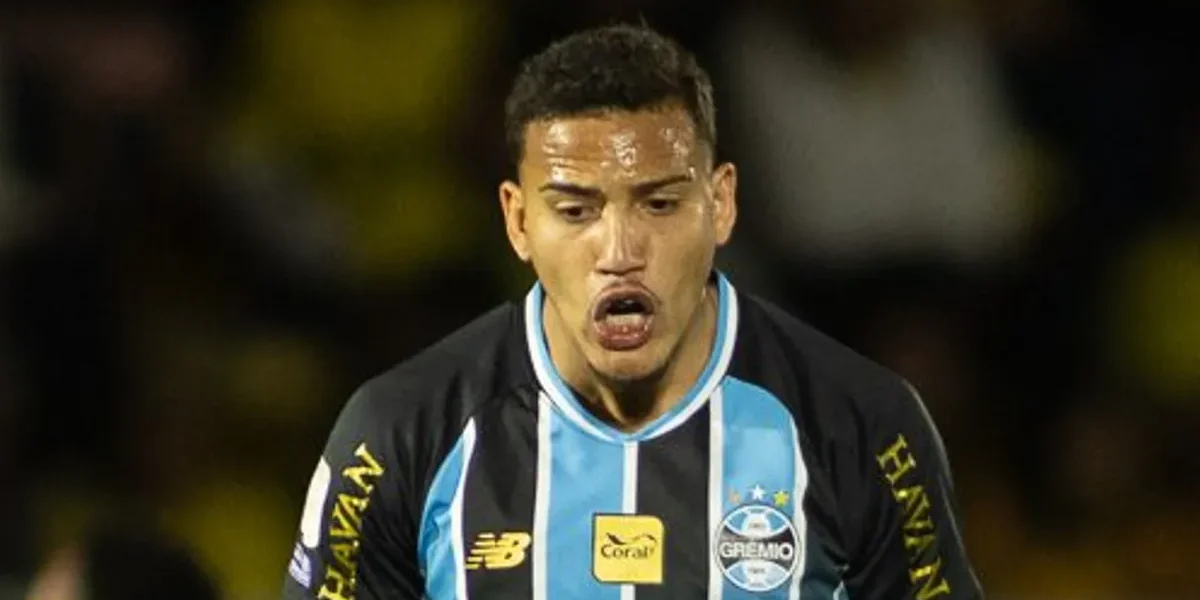 Gustavo Martins vira vilão: falha contra Mirassol enfurece torcida do Grêmio
