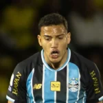 Gustavo Martins vira vilão: falha contra Mirassol enfurece torcida do Grêmio