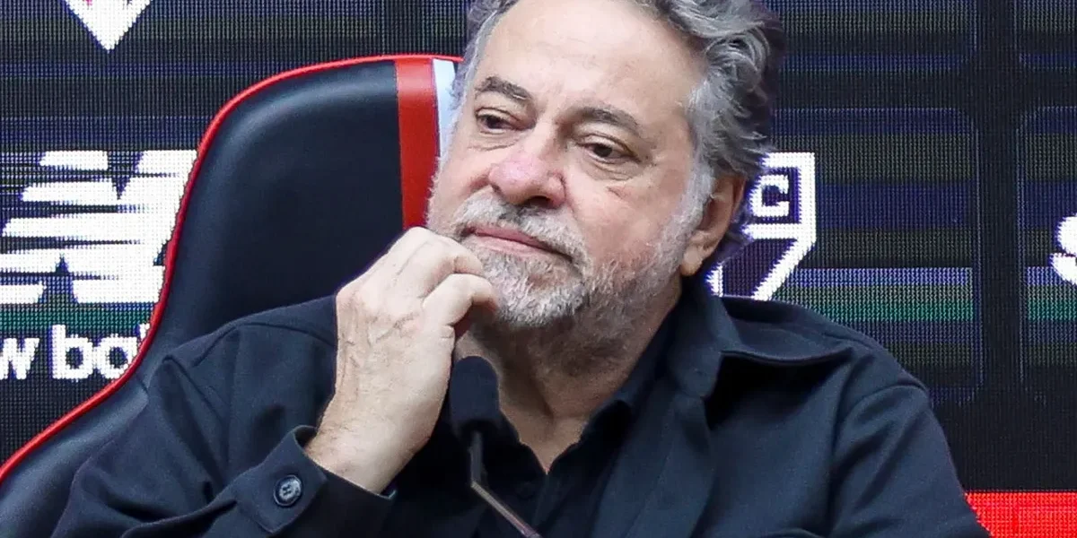 Casares antecipa expulsão e renuncia a cargo no São Paulo