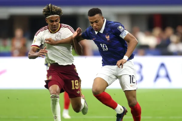 Espanha domina França e garante vaga na final da Copa de 2026