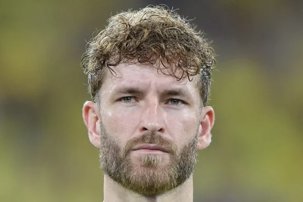 Besiktas oferece R$ 35 milhões por Léo Pereira, mas Flamengo só negocia por valor estratosférico