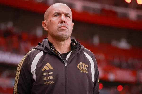 Leonardo Jardim mexe no time e Flamengo busca empate heroico contra o Internacional