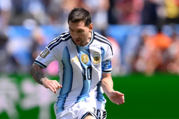 Messi iguala recorde de Cafu: terceira final de Copa é história pura