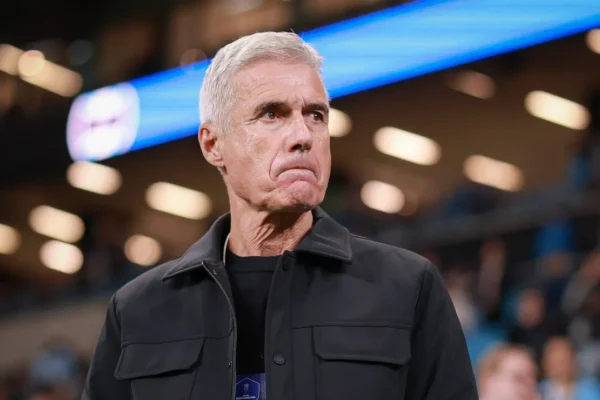Grêmio quebra silêncio: Luís Castro fica, mas prazo é curto após vexame