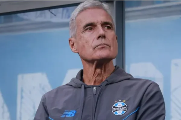 Plano de Luís Castro falha e Grêmio tropeça diante do Mirassol no Brasileirão