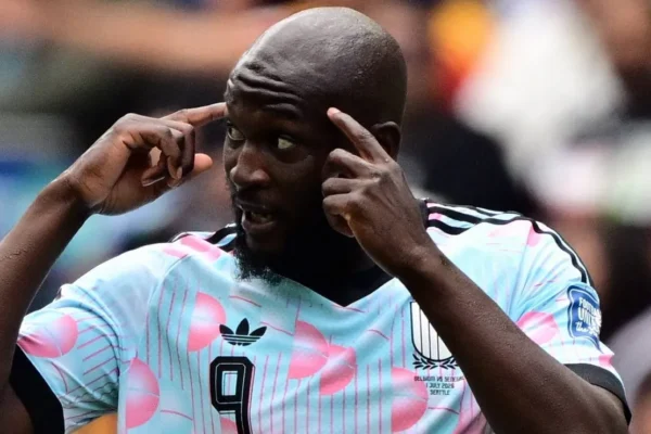 Lukaku explica por que abriu mão de pênalti: “Não sou eu quem precisa vencer”