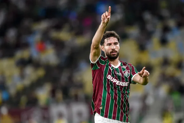 Martinelli exalta dupla estrangeira e valoriza jovens após goleada do Fluminense