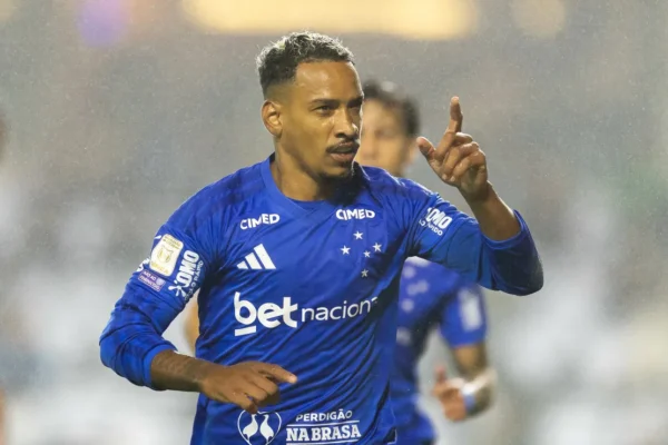 Cruzeiro vence com golaço de Matheus Pereira, mas Gerson preocupa
